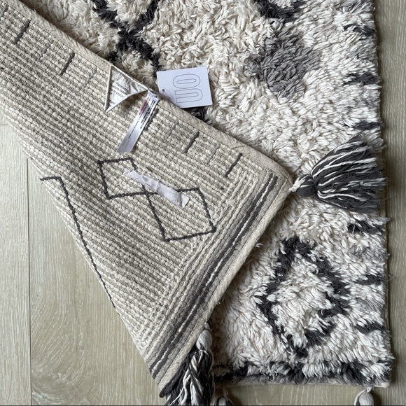 • uo boho tuft geometric tassel rug • - Picture 5 of 5
